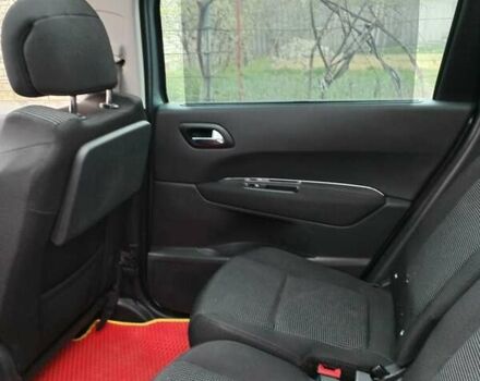 Серый Пежо 5008, объемом двигателя 1.6 л и пробегом 254 тыс. км за 7000 $, фото 4 на Automoto.ua