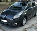 Серый Пежо 5008, объемом двигателя 1.6 л и пробегом 278 тыс. км за 4999 $, фото 1 на Automoto.ua