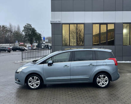 Серый Пежо 5008, объемом двигателя 1.6 л и пробегом 188 тыс. км за 6999 $, фото 1 на Automoto.ua