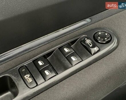 Серый Пежо 5008, объемом двигателя 1.6 л и пробегом 276 тыс. км за 7999 $, фото 42 на Automoto.ua