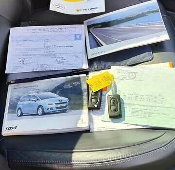 Серый Пежо 5008, объемом двигателя 1.6 л и пробегом 180 тыс. км за 8100 $, фото 3 на Automoto.ua