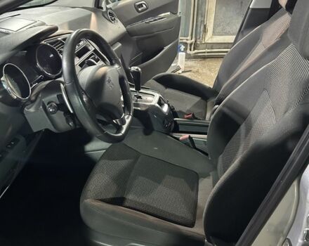 Серый Пежо 5008, объемом двигателя 1.6 л и пробегом 192 тыс. км за 8450 $, фото 7 на Automoto.ua