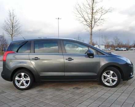 Сірий Пежо 5008, об'ємом двигуна 2 л та пробігом 270 тис. км за 10000 $, фото 1 на Automoto.ua