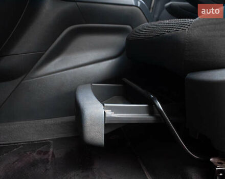 Сірий Пежо 5008, об'ємом двигуна 1.6 л та пробігом 243 тис. км за 9500 $, фото 35 на Automoto.ua