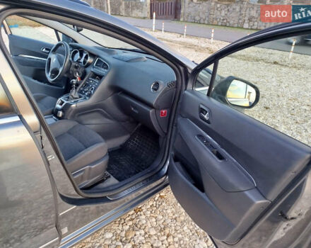 Серый Пежо 5008, объемом двигателя 1.56 л и пробегом 223 тыс. км за 8800 $, фото 12 на Automoto.ua