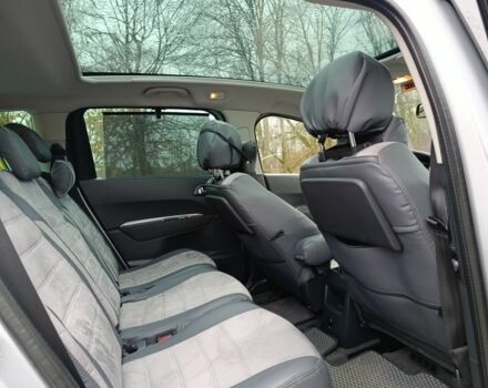 Серый Пежо 5008, объемом двигателя 2 л и пробегом 247 тыс. км за 10500 $, фото 3 на Automoto.ua