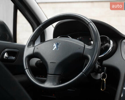 Сірий Пежо 5008, об'ємом двигуна 1.6 л та пробігом 243 тис. км за 9500 $, фото 19 на Automoto.ua