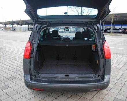 Сірий Пежо 5008, об'ємом двигуна 2 л та пробігом 270 тис. км за 10000 $, фото 5 на Automoto.ua