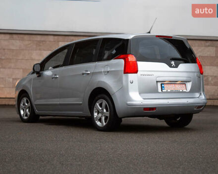 Сірий Пежо 5008, об'ємом двигуна 1.6 л та пробігом 243 тис. км за 9500 $, фото 4 на Automoto.ua