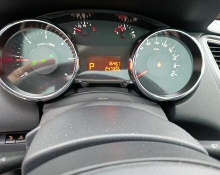 Серый Пежо 5008, объемом двигателя 2 л и пробегом 247 тыс. км за 10500 $, фото 9 на Automoto.ua