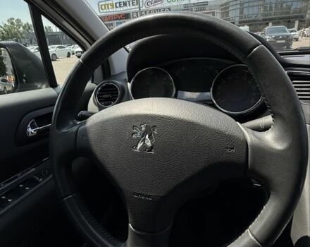 Сірий Пежо 5008, об'ємом двигуна 1.6 л та пробігом 256 тис. км за 5750 $, фото 9 на Automoto.ua