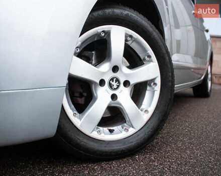 Сірий Пежо 5008, об'ємом двигуна 1.6 л та пробігом 243 тис. км за 9500 $, фото 7 на Automoto.ua