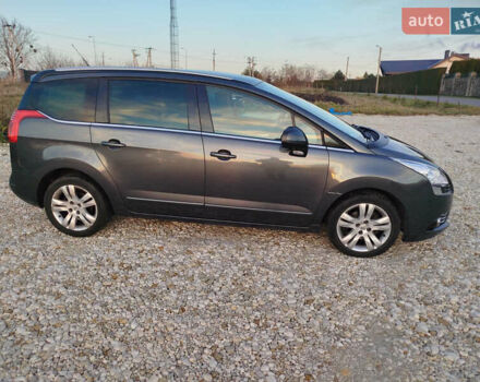 Серый Пежо 5008, объемом двигателя 1.56 л и пробегом 223 тыс. км за 8800 $, фото 4 на Automoto.ua