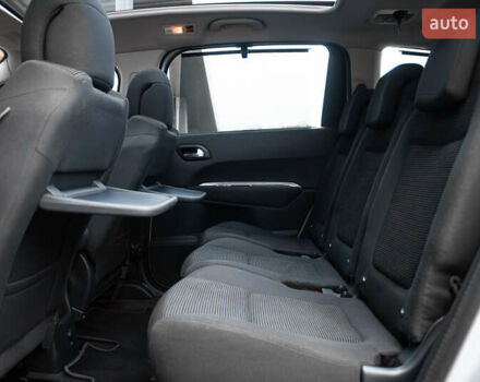 Сірий Пежо 5008, об'ємом двигуна 1.6 л та пробігом 243 тис. км за 9500 $, фото 12 на Automoto.ua