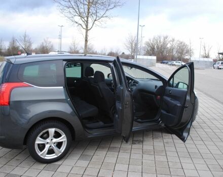 Сірий Пежо 5008, об'ємом двигуна 2 л та пробігом 270 тис. км за 10000 $, фото 4 на Automoto.ua