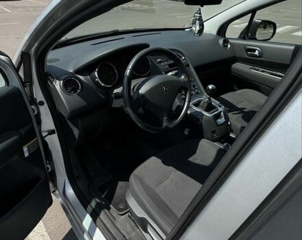 Сірий Пежо 5008, об'ємом двигуна 1.6 л та пробігом 256 тис. км за 5750 $, фото 5 на Automoto.ua