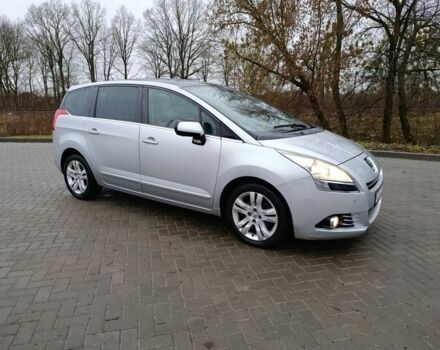 Серый Пежо 5008, объемом двигателя 2 л и пробегом 247 тыс. км за 10500 $, фото 4 на Automoto.ua