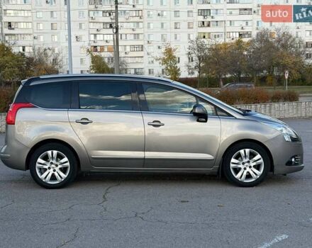 Серый Пежо 5008, объемом двигателя 1.6 л и пробегом 264 тыс. км за 8700 $, фото 2 на Automoto.ua