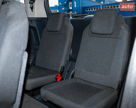 Сірий Пежо 5008, об'ємом двигуна 1.6 л та пробігом 243 тис. км за 9500 $, фото 16 на Automoto.ua