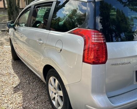 Серый Пежо 5008, объемом двигателя 1.6 л и пробегом 192 тыс. км за 8450 $, фото 1 на Automoto.ua