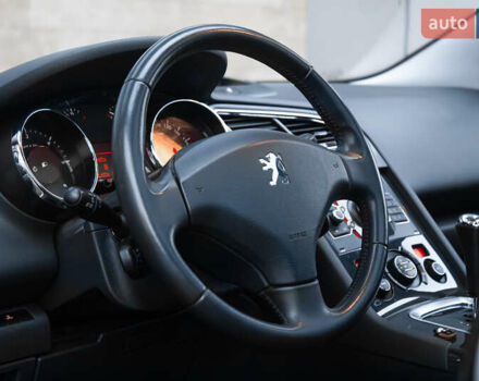 Сірий Пежо 5008, об'ємом двигуна 1.6 л та пробігом 243 тис. км за 9500 $, фото 8 на Automoto.ua