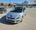 Серый Пежо 5008, объемом двигателя 1.6 л и пробегом 262 тыс. км за 9000 $, фото 1 на Automoto.ua