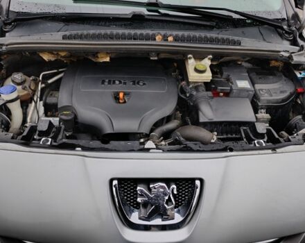 Серый Пежо 5008, объемом двигателя 2 л и пробегом 247 тыс. км за 10500 $, фото 2 на Automoto.ua