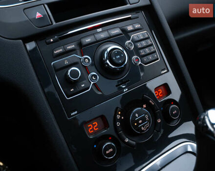 Сірий Пежо 5008, об'ємом двигуна 1.6 л та пробігом 243 тис. км за 9500 $, фото 24 на Automoto.ua