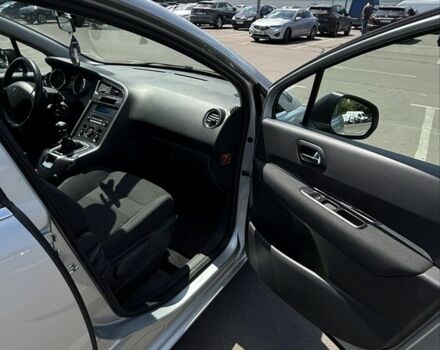Сірий Пежо 5008, об'ємом двигуна 1.6 л та пробігом 256 тис. км за 5750 $, фото 10 на Automoto.ua