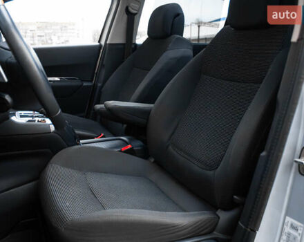 Сірий Пежо 5008, об'ємом двигуна 1.6 л та пробігом 243 тис. км за 9500 $, фото 10 на Automoto.ua