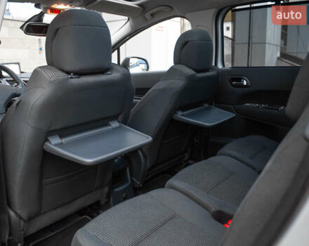 Сірий Пежо 5008, об'ємом двигуна 1.6 л та пробігом 243 тис. км за 9500 $, фото 14 на Automoto.ua