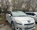 Серый Пежо 5008, объемом двигателя 1.6 л и пробегом 250 тыс. км за 7000 $, фото 1 на Automoto.ua