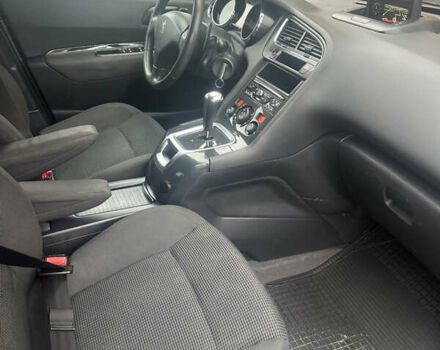 Серый Пежо 5008, объемом двигателя 1.6 л и пробегом 260 тыс. км за 10777 $, фото 6 на Automoto.ua