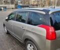 Серый Пежо 5008, объемом двигателя 1.56 л и пробегом 240 тыс. км за 9700 $, фото 1 на Automoto.ua