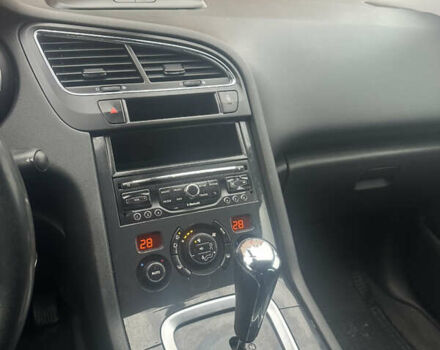 Серый Пежо 5008, объемом двигателя 1.6 л и пробегом 260 тыс. км за 10777 $, фото 14 на Automoto.ua