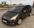 Серый Пежо 5008, объемом двигателя 2 л и пробегом 211 тыс. км за 10699 $, фото 1 на Automoto.ua