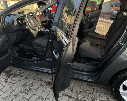 Сірий Пежо 5008, об'ємом двигуна 1.56 л та пробігом 245 тис. км за 8000 $, фото 5 на Automoto.ua