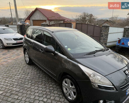 Серый Пежо 5008, объемом двигателя 2 л и пробегом 231 тыс. км за 9500 $, фото 3 на Automoto.ua