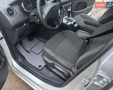 Сірий Пежо 5008, об'ємом двигуна 0 л та пробігом 264 тис. км за 9400 $, фото 10 на Automoto.ua