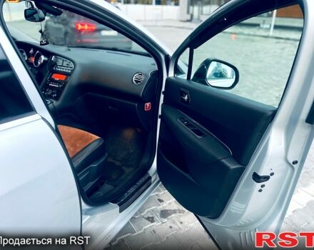 Сірий Пежо 5008, об'ємом двигуна 1.6 л та пробігом 268 тис. км за 9500 $, фото 7 на Automoto.ua