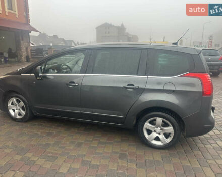 Серый Пежо 5008, объемом двигателя 1.6 л и пробегом 260 тыс. км за 10777 $, фото 2 на Automoto.ua