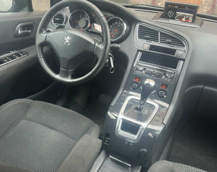 Серый Пежо 5008, объемом двигателя 1.6 л и пробегом 260 тыс. км за 10777 $, фото 9 на Automoto.ua