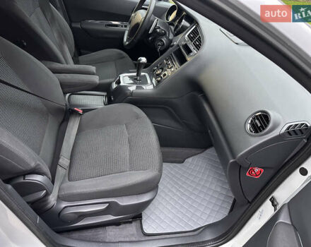 Сірий Пежо 5008, об'ємом двигуна 0 л та пробігом 264 тис. км за 9400 $, фото 6 на Automoto.ua