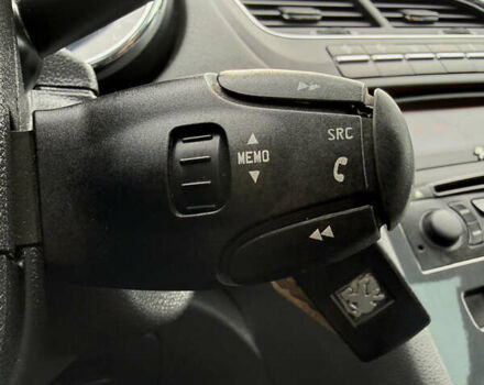 Серый Пежо 5008, объемом двигателя 1.6 л и пробегом 269 тыс. км за 7500 $, фото 3 на Automoto.ua