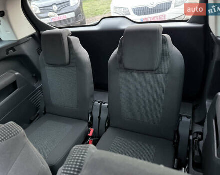 Серый Пежо 5008, объемом двигателя 2 л и пробегом 231 тыс. км за 9500 $, фото 19 на Automoto.ua