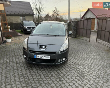Серый Пежо 5008, объемом двигателя 2 л и пробегом 231 тыс. км за 9500 $, фото 1 на Automoto.ua