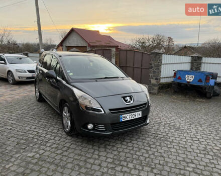 Серый Пежо 5008, объемом двигателя 2 л и пробегом 231 тыс. км за 9500 $, фото 2 на Automoto.ua