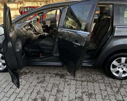 Сірий Пежо 5008, об'ємом двигуна 1.56 л та пробігом 245 тис. км за 8000 $, фото 10 на Automoto.ua