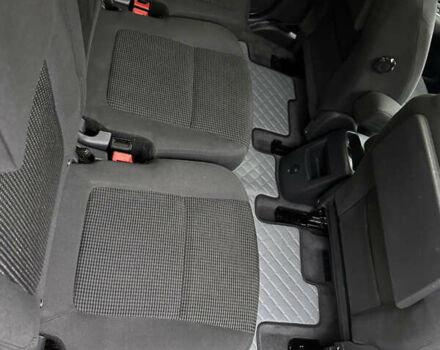 Сірий Пежо 5008, об'ємом двигуна 0 л та пробігом 264 тис. км за 9400 $, фото 7 на Automoto.ua