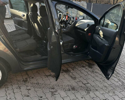 Сірий Пежо 5008, об'ємом двигуна 1.56 л та пробігом 245 тис. км за 8000 $, фото 4 на Automoto.ua